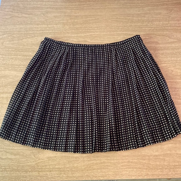 Madewell Pleated Black and Cream Mini Skirt Size 10 - Picture 1 of 3